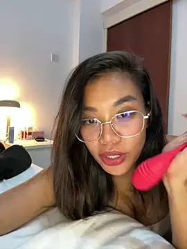 Snapshot of NaughtyMe chatting on January 5, 7:28 am NaughtyMe online show from January 5, 7:28 am