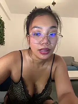 Snapshot of NaughtyMe chatting on January 17, 7:49 pm NaughtyMe online show from January 17, 7:49 pm