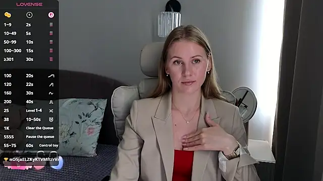 IsabelAllen online show from July 22, 9:45 am