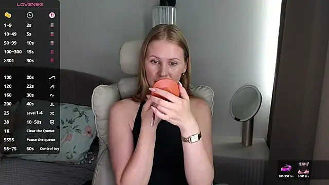 IsabelAllen online show from July 24, 12:25 pm
