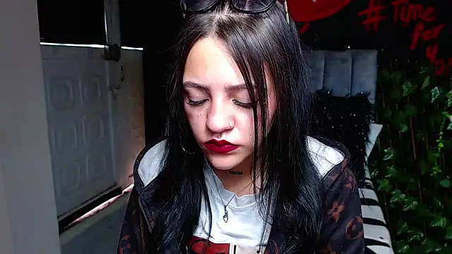 Violettasquirt online show from April 14, 1:28 pm