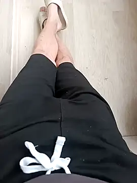 Snapshot of red_red00 chatting on December 23, 8:00 am red red00 online show from December 23, 8:00 am