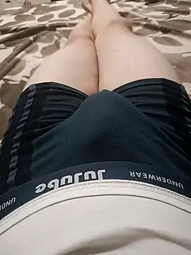 Snapshot of red_red00 chatting on February 6, 2:37 pm red red00 online show from February 6, 2:37 pm