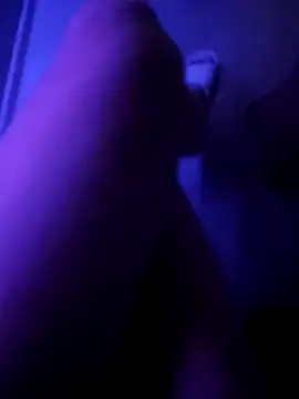 Snapshot of red_red00 chatting on March 17, 7:37 pm red red00 online show from March 17, 7:37 pm