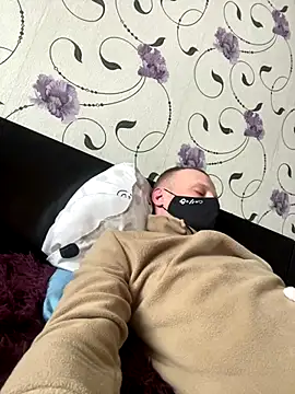 Snapshot of red_red00 chatting on January 7, 8:50 am red red00 online show from January 7, 8:50 am