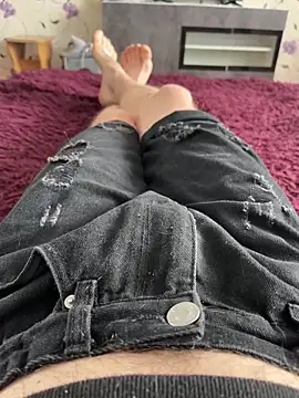 Snapshot of red_red00 chatting on February 25, 7:51 am red red00 online show from February 25, 7:51 am