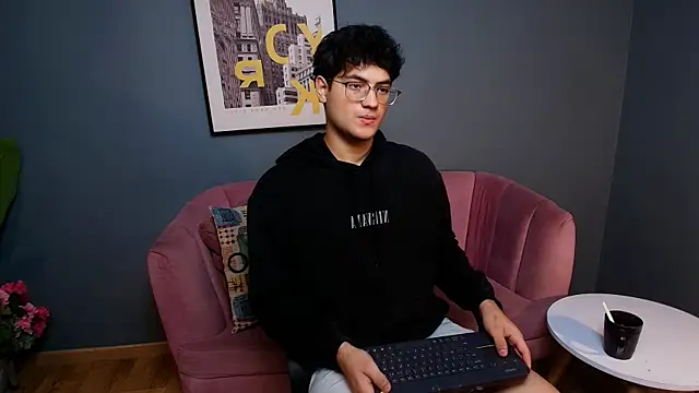 Snapshot of Mark_Evans1_ chatting on March 12, 7:38 pm Mark Evans1  online show from March 12, 7:38 pm