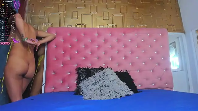 Molly gomez  online show from January 19, 7:15 pm