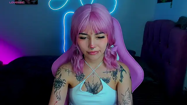 Snapshot of adri_tom44 chatting on December 5, 1:58 am adri tom44 online show from December 5, 1:58 am