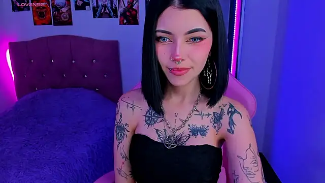 Snapshot of adri_tom44 chatting on March 5, 2:46 am adri tom44 online show from March 5, 2:46 am