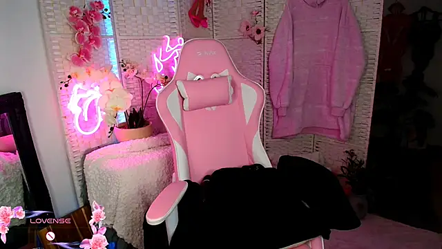 EllieKarrX online show from December 8, 8:47 pm