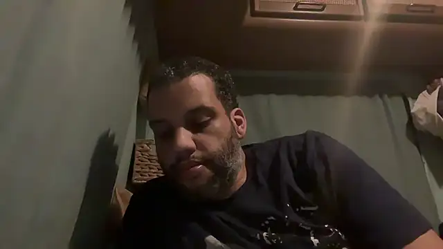 Snapshot of AbsolutMouuah chatting on March 21, 9:01 pm AbsolutMouuah online show from March 21, 9:01 pm