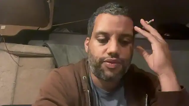 Snapshot of AbsolutMouuah chatting on October 18, 9:59 pm AbsolutMouuah online show from October 18, 9:59 pm