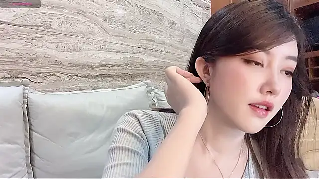 Snapshot of ruoling_19 chatting on June 24, 12:26 pm ruoling 19 online show from June 24, 12:26 pm