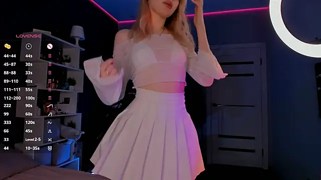 Snapshot of aneta_alisha chatting on January 12, 4:31 am aneta alisha online show from January 12, 4:31 am