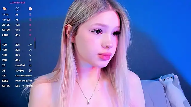 Snapshot of aneta_alisha chatting on February 19, 8:33 am aneta alisha online show from February 19, 8:33 am