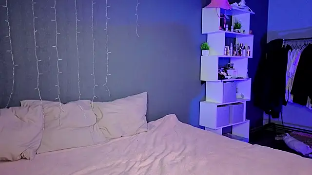 Snapshot of aneta_alisha chatting on October 28, 1:36 pm aneta alisha online show from October 28, 1:36 pm