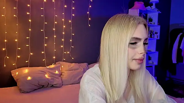 Snapshot of aneta_alisha chatting on October 30, 12:39 pm aneta alisha online show from October 30, 12:39 pm