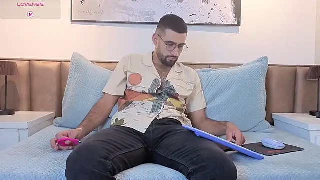 Ethan  Walker online show from March 17, 7:17 pm