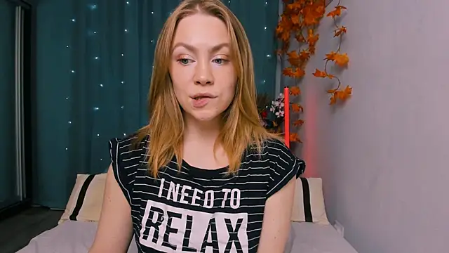 Snapshot of InsatiableFoxX chatting on October 17, 5:59 pm InsatiableFoxX online show from October 17, 5:59 pm