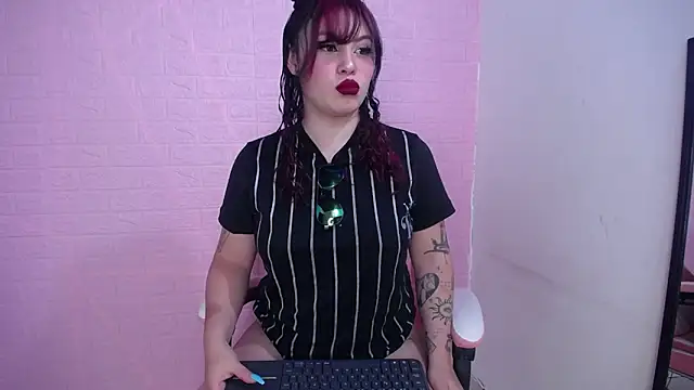 Dominic Queen online show from October 3, 1:30 pm