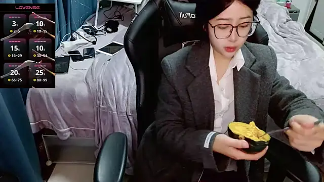 Snapshot of Angelababy001 chatting on January 13, 7:42 pm Angelababy001 online show from January 13, 7:42 pm