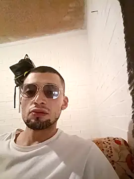 Snapshot of Suggarwhite18CM chatting on November 10, 7:51 am Suggarwhite18CM online show from November 10, 7:51 am