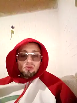 Snapshot of Suggarwhite18CM chatting on November 12, 9:42 am Suggarwhite18CM online show from November 12, 9:42 am