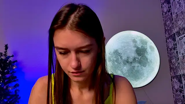 Snapshot of Alice__grace chatting on December 12, 12:38 am Alice grace online show from December 12, 12:38 am