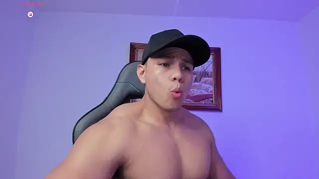 Snapshot of RoyConstance chatting on February 17, 2:08 am RoyConstance online show from February 17, 2:08 am