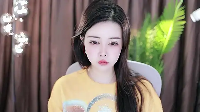 Qiaoqiao  online show from February 1, 10:15 am