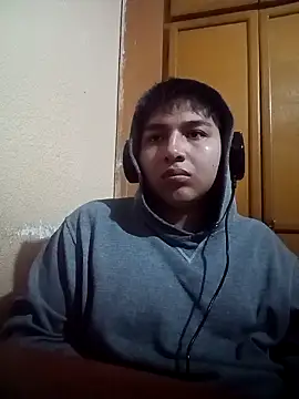 Snapshot of LoganFinds chatting on November 10, 12:53 am LoganFinds online show from November 10, 12:53 am