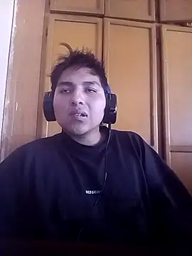 Snapshot of LoganFinds chatting on December 3, 2:59 pm LoganFinds online show from December 3, 2:59 pm