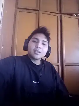 Snapshot of LoganFinds chatting on December 4, 2:15 pm LoganFinds online show from December 4, 2:15 pm