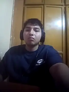 Snapshot of LoganFinds chatting on December 21, 3:57 am LoganFinds online show from December 21, 3:57 am