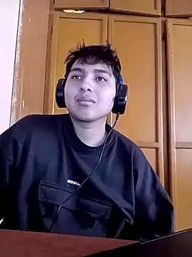 Snapshot of LoganFinds chatting on February 19, 5:20 pm LoganFinds online show from February 19, 5:20 pm