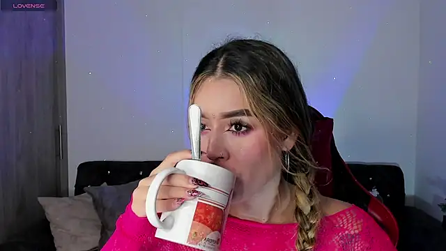 zoee jackson online show from November 6, 4:13 am