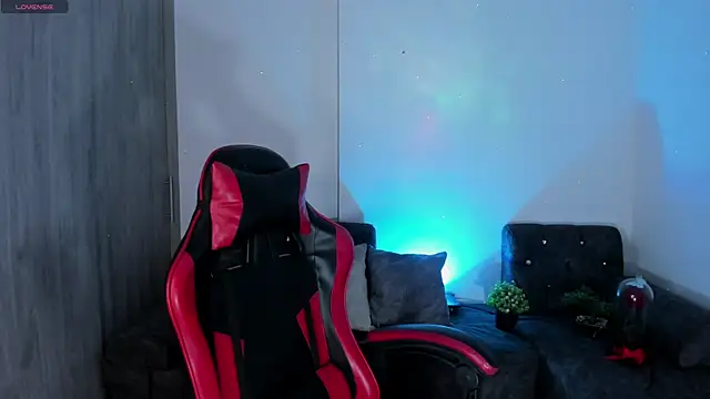 zoee jackson online show from March 29, 2:11 am