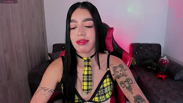 Snapshot of zoee_jackson chatting on April 24, 10:12 pm zoee jackson online show from April 24, 10:12 pm