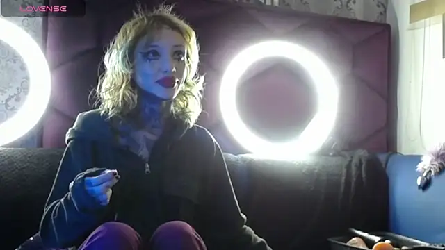 Snapshot of TyphoidMary chatting on July 9, 2:48 am TyphoidMary online show from July 9, 2:48 am