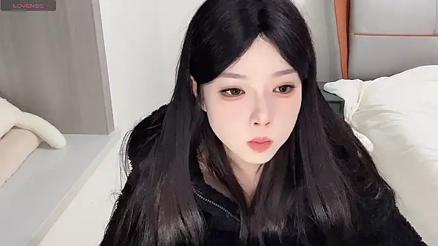 Snapshot of Q-ing chatting on December 3, 4:14 am Q-ing online show from December 3, 4:14 am