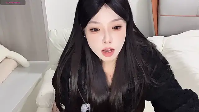 Snapshot of Q-ing chatting on December 3, 7:21 am Q-ing online show from December 3, 7:21 am