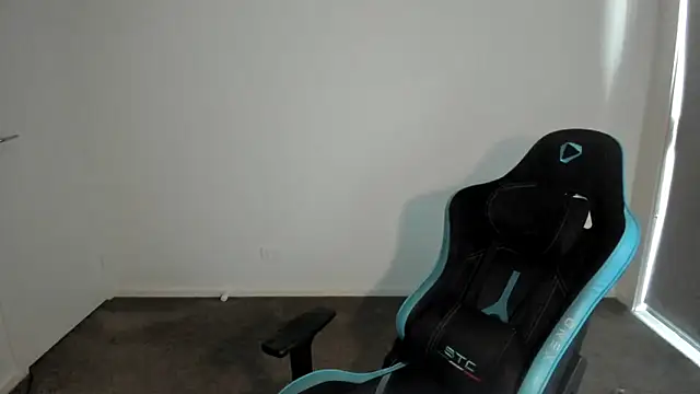  DownUnderFit  online show from November 21, 11:03 pm