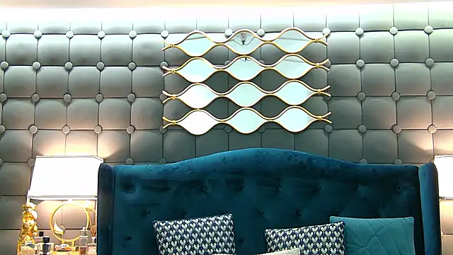Snapshot of LeyaCass chatting on December 20, 10:49 am LeyaCass online show from December 20, 10:49 am