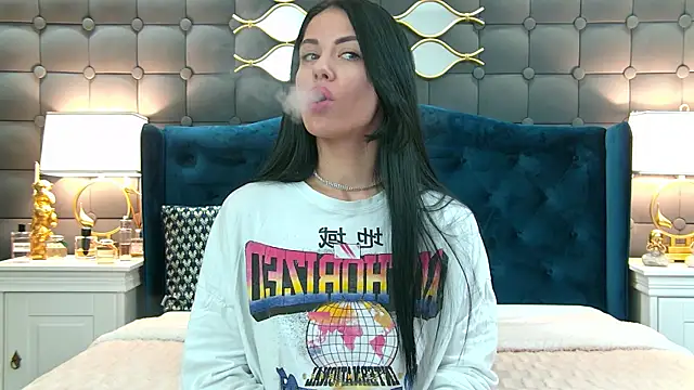 Snapshot of LeyaCass chatting on December 29, 4:38 am LeyaCass online show from December 29, 4:38 am