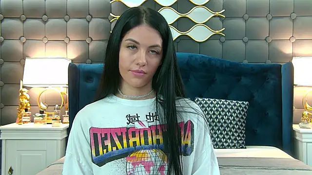 Snapshot of LeyaCass chatting on January 5, 7:28 am LeyaCass online show from January 5, 7:28 am