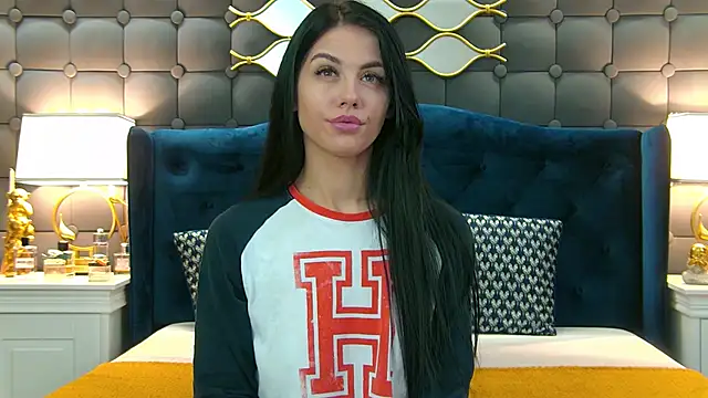 Snapshot of LeyaCass chatting on January 10, 5:47 am LeyaCass online show from January 10, 5:47 am
