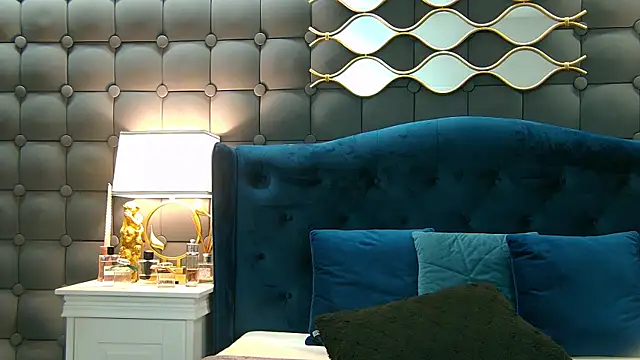 Snapshot of LeyaCass chatting on January 24, 10:43 am LeyaCass online show from January 24, 10:43 am