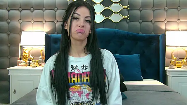 Snapshot of LeyaCass chatting on January 25, 4:34 am LeyaCass online show from January 25, 4:34 am