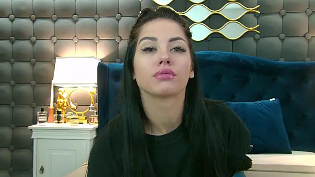 Snapshot of LeyaCass chatting on February 2, 4:15 am LeyaCass online show from February 2, 4:15 am